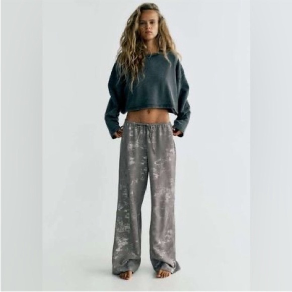 ZARA | PRINTED FOIL PANTS - Picture 1 of 5